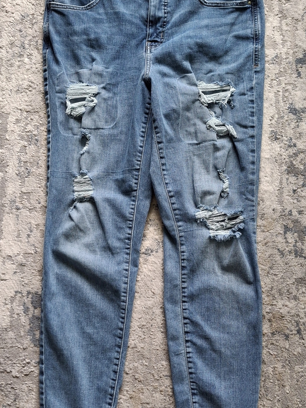 Maurices EverFlex High Rise Distressed Skinny Blue Jeans Size 16 Reg